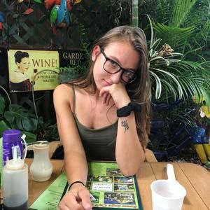 Meet your Posher, Cortney